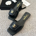 Elegant Metal Turn Lock Logo Flat Mule Slides Summer Outdoor Slippers