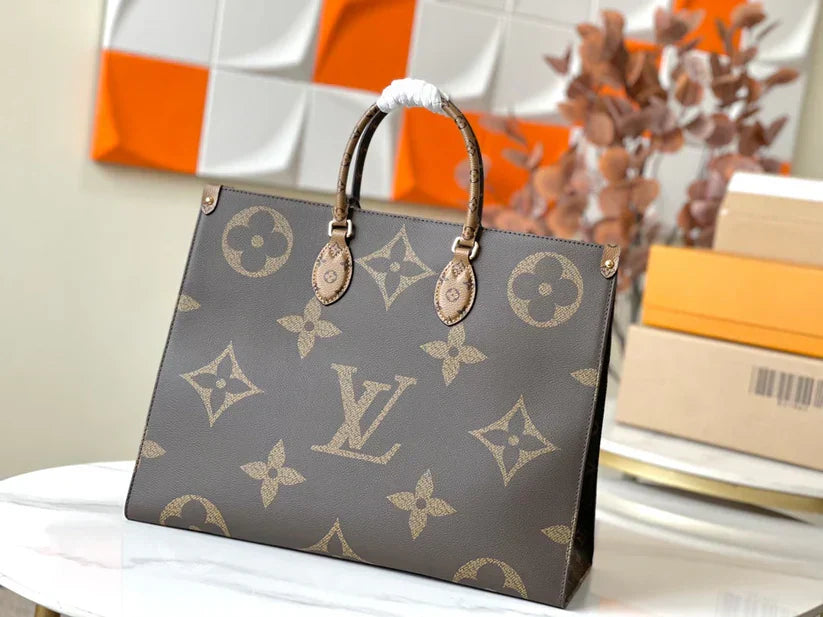 Luksus Mickey Nøglering – Kunstlæder & Pels Pom Charm