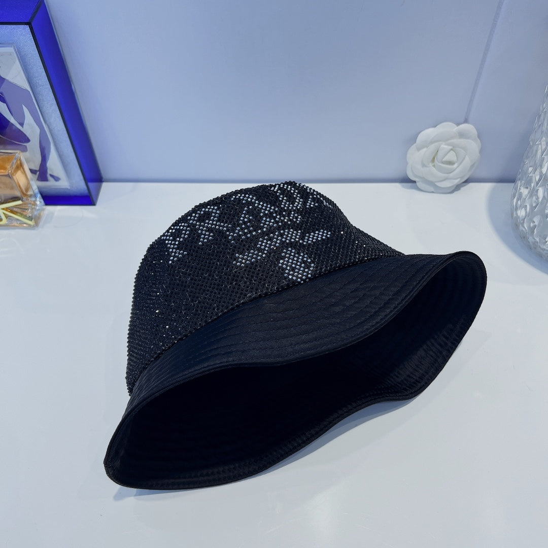 Chapeau de seau à la mode entièrement en cristal