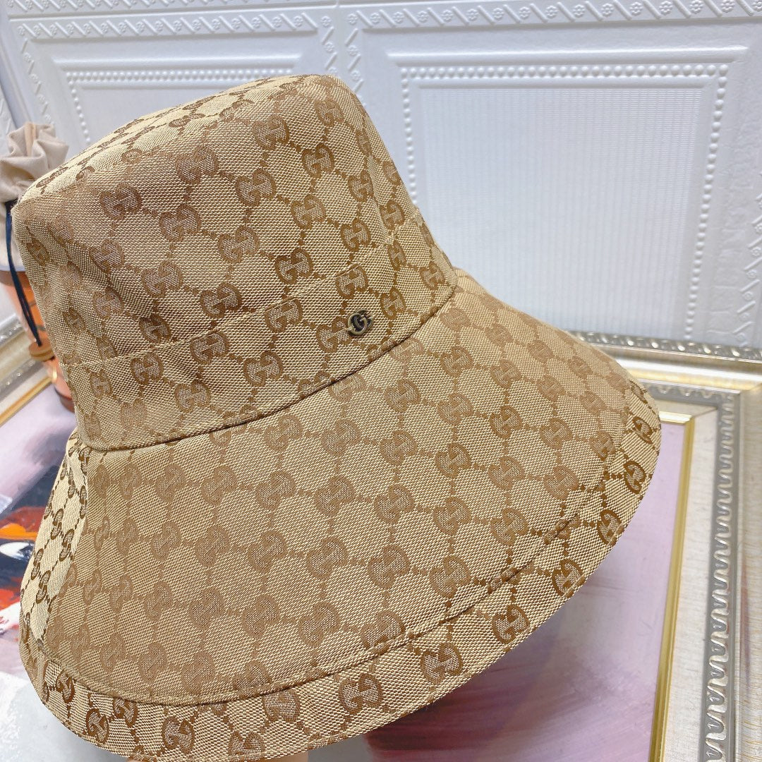 Klassisk GG Monogram denimhat med bred skygge