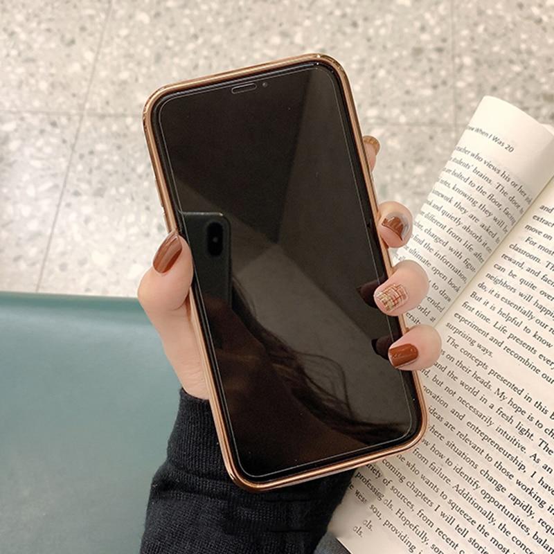 Coque et skin iPhone avec chaîne de perles brillantes
