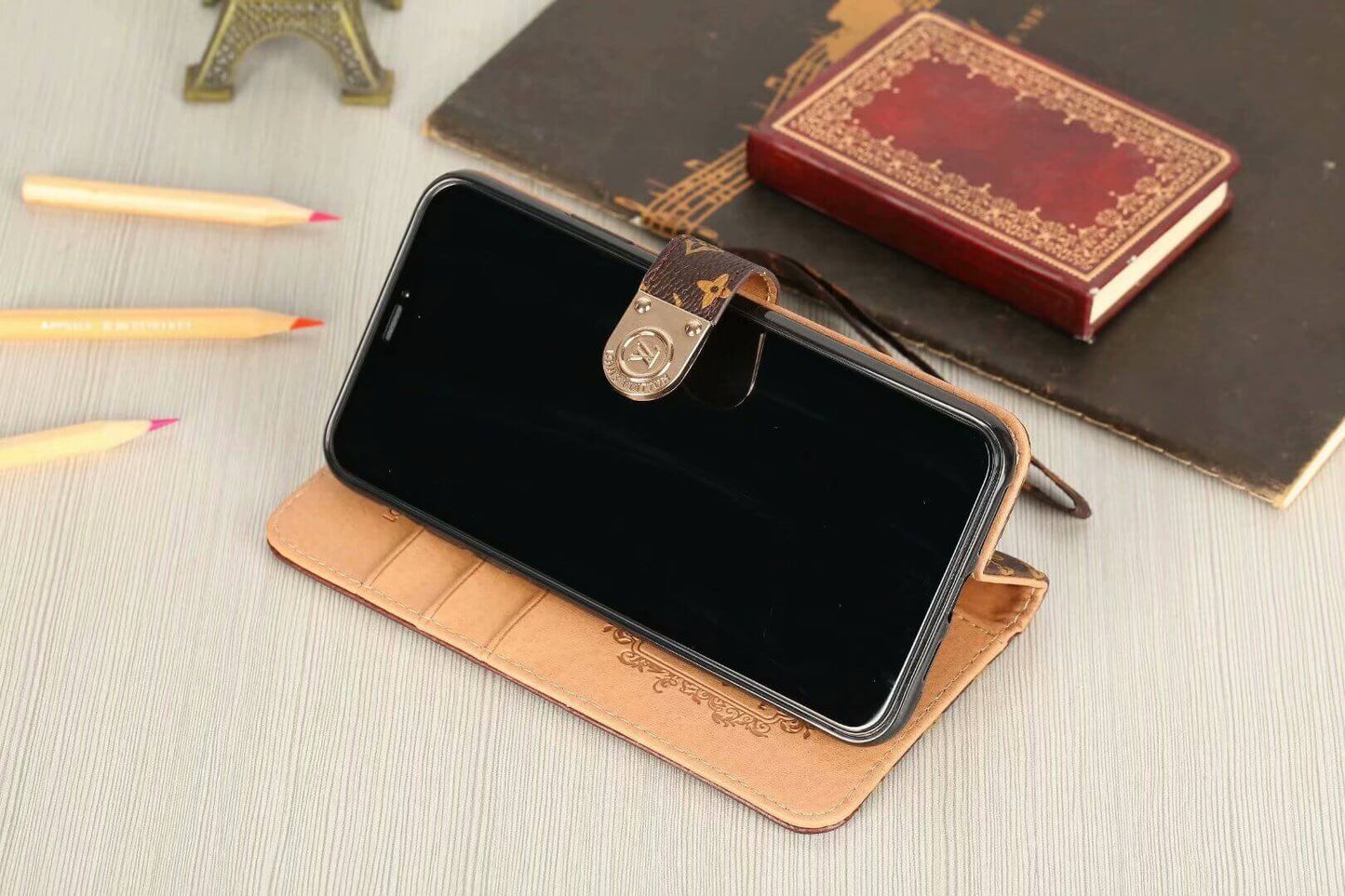 حافظة محفظة فاخرة لهاتف iPhone – Monogram باللون الأسود