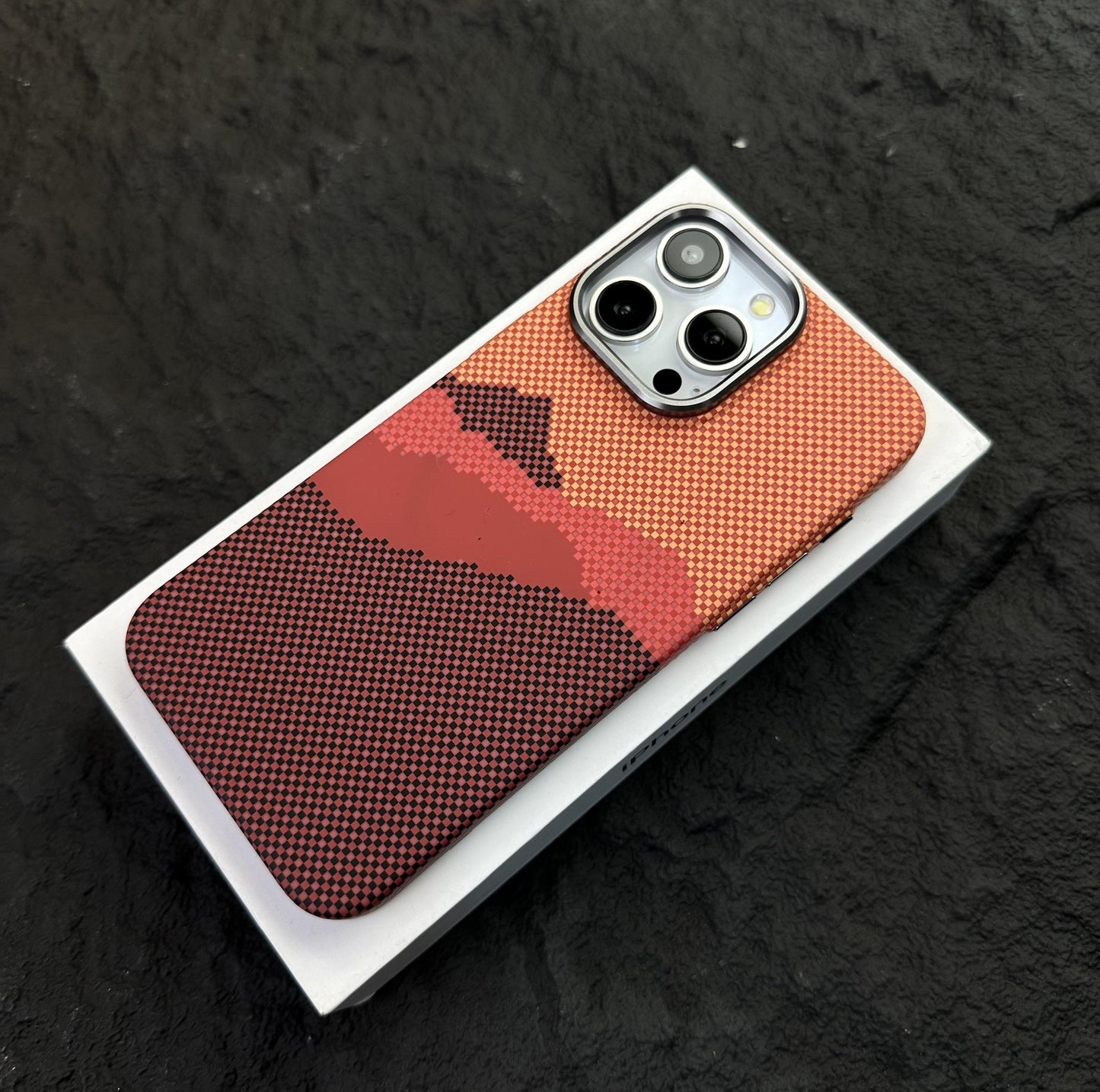 Coque de téléphone compatible MagSafe avec motif de pixels abstraits