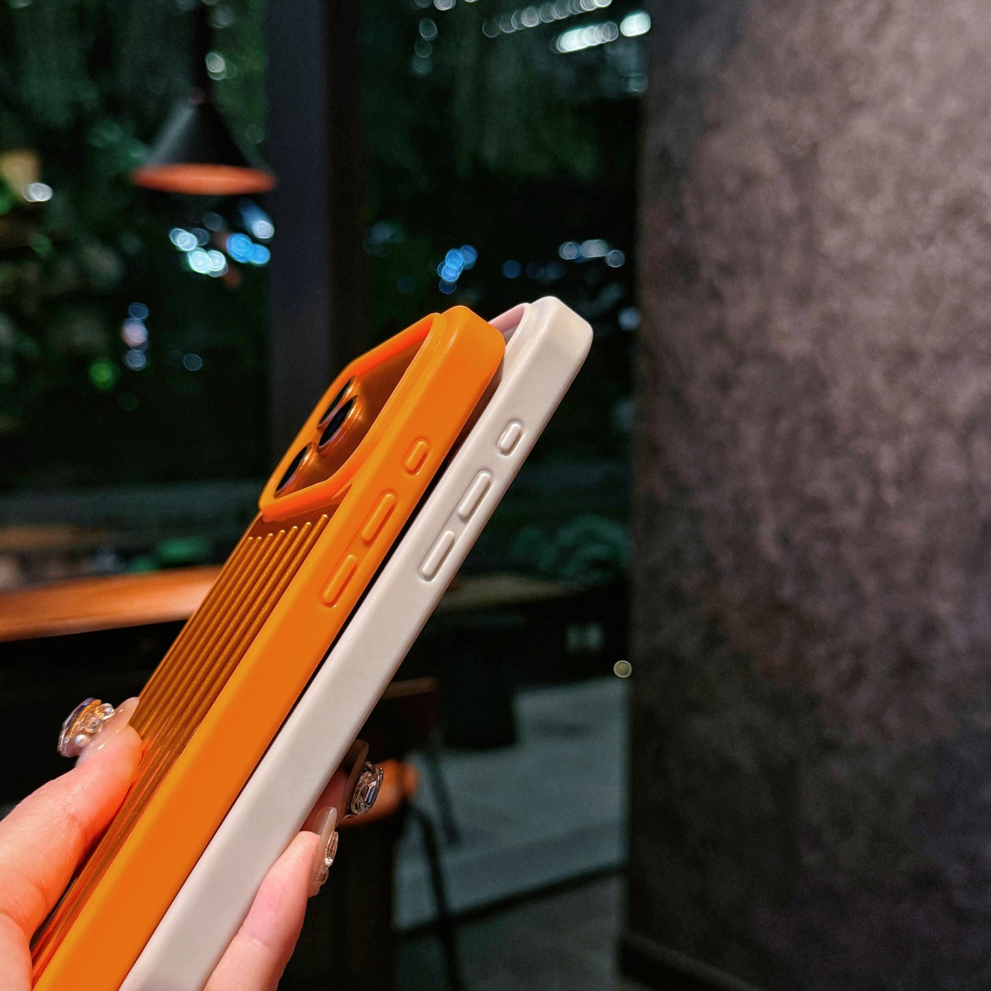 حافظة iPhone مدرعة معدنية مضلعة – حماية أنيقة مستوحاة من السفر