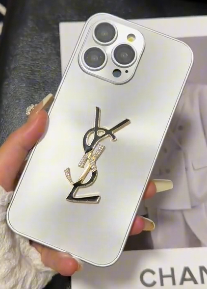 Elegante iPhone-Hülle „Letter Shine x Mono“.