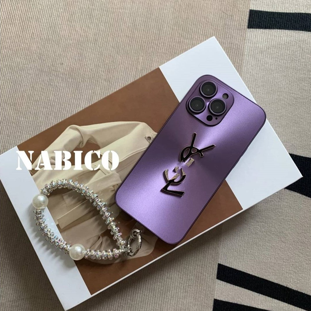 Elegante iPhone-Hülle mit Buchstaben „Shine x Mono“ und Kette