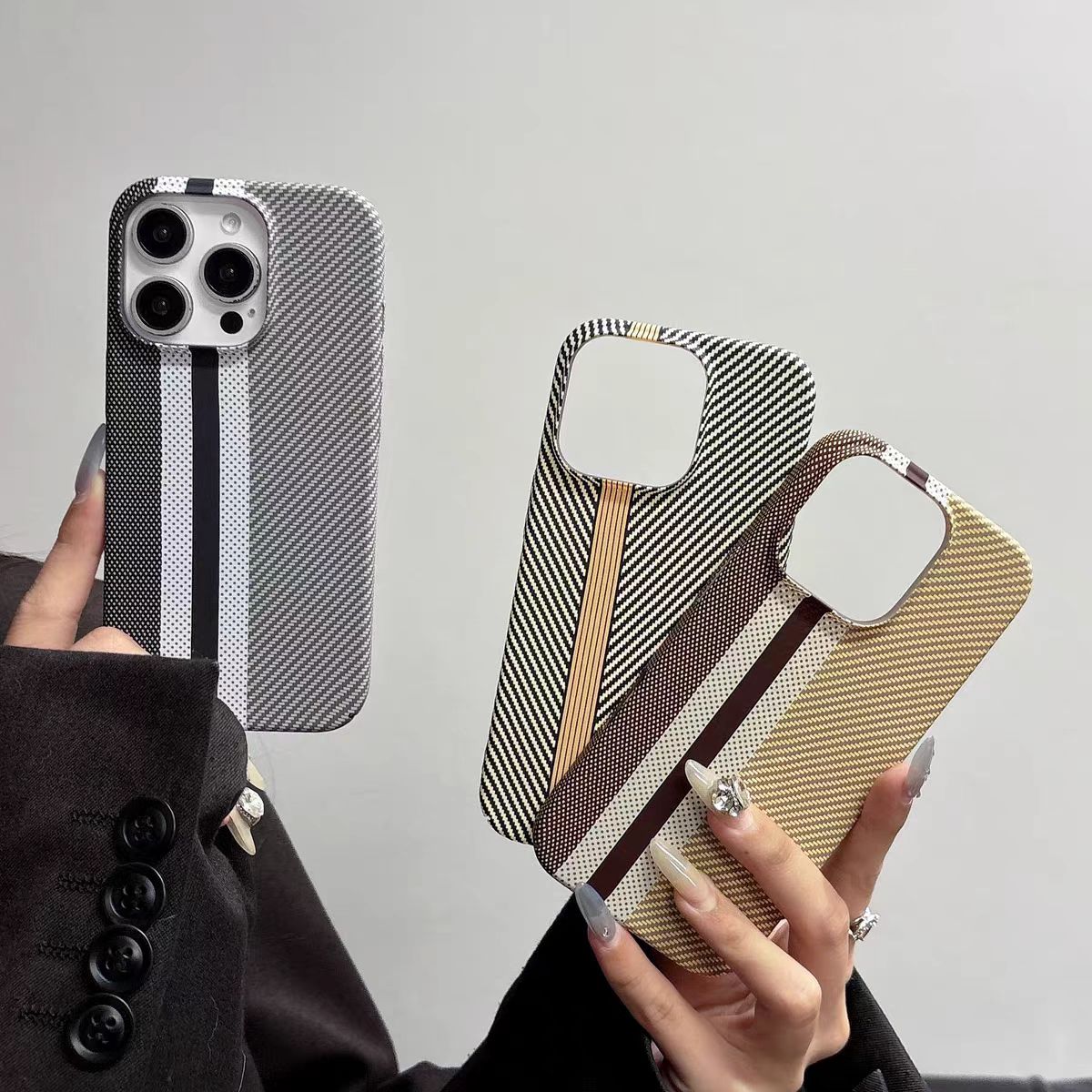 Étui pour téléphone à motif en fibre de carbone à blocs de couleurs minimalistes