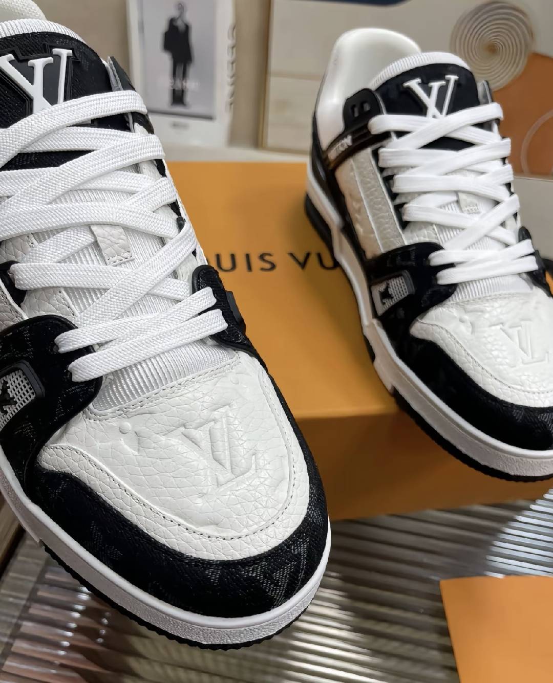 Light luxury versatile trendy sneakers for stylish men and women