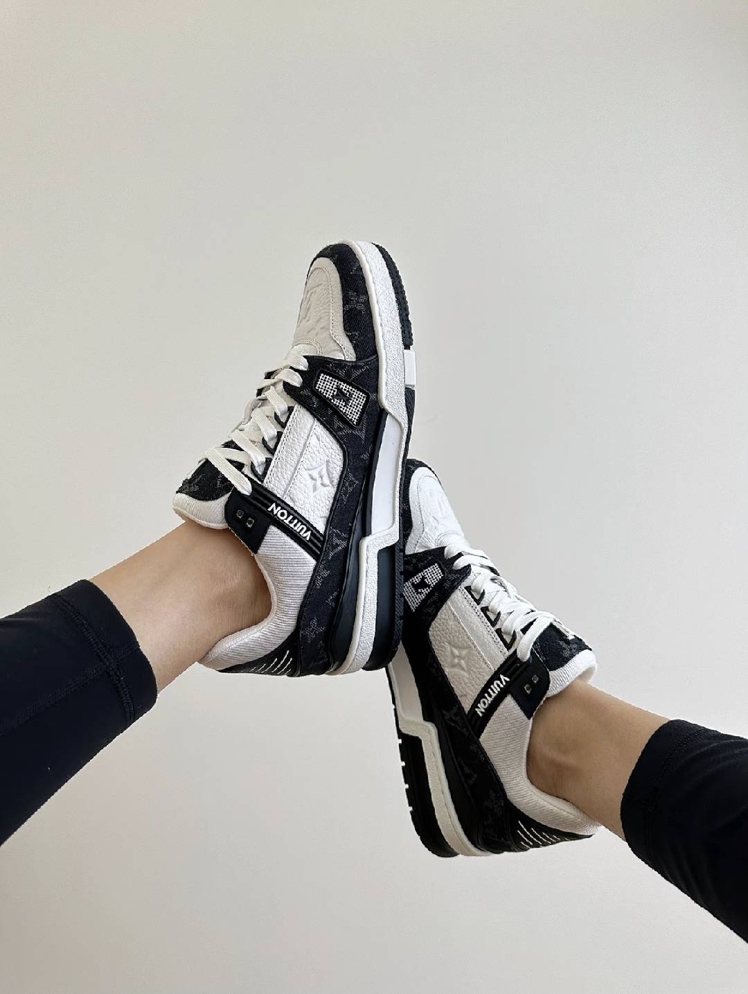 Light luxury versatile trendy sneakers for stylish men and women