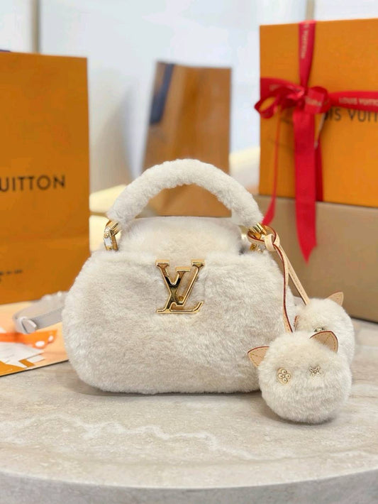 Capusnow Handbag (Model M26324)