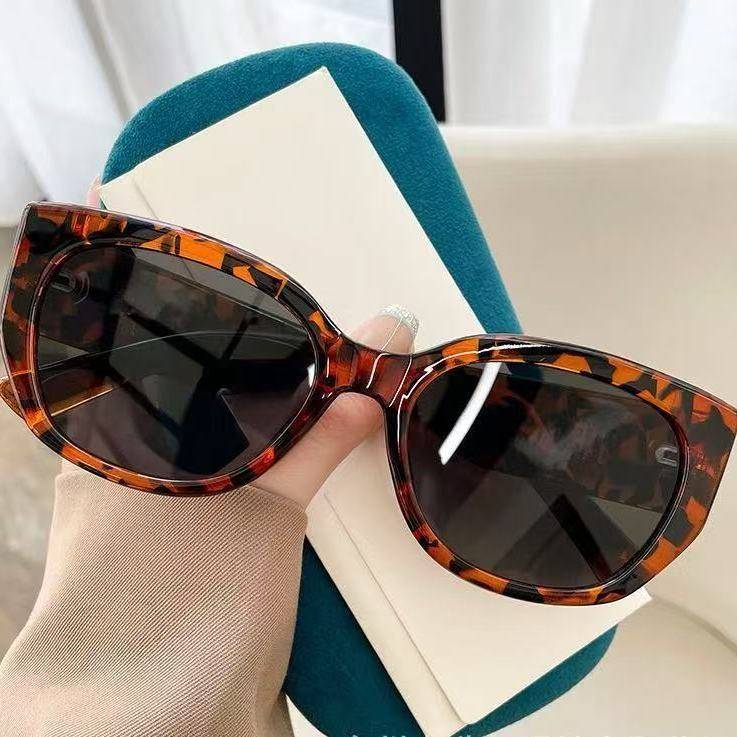 Sleek Black Cat-Eye Sunglasses ✨