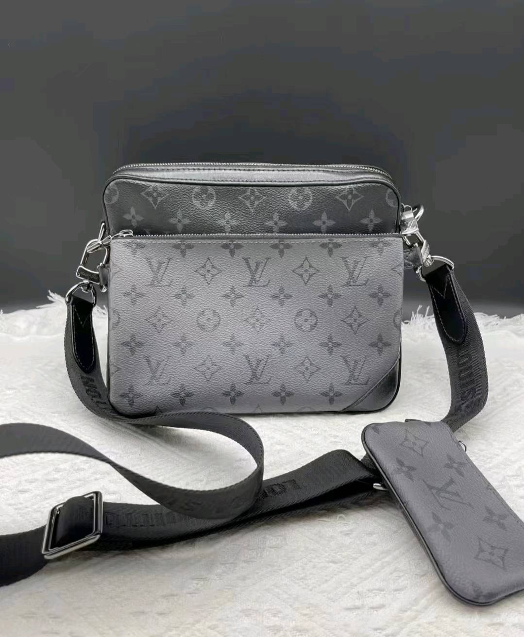 （Buy 3, pay for 2）Classic Monogram Trio Messenger Bag - A Fashion Must-Have 011