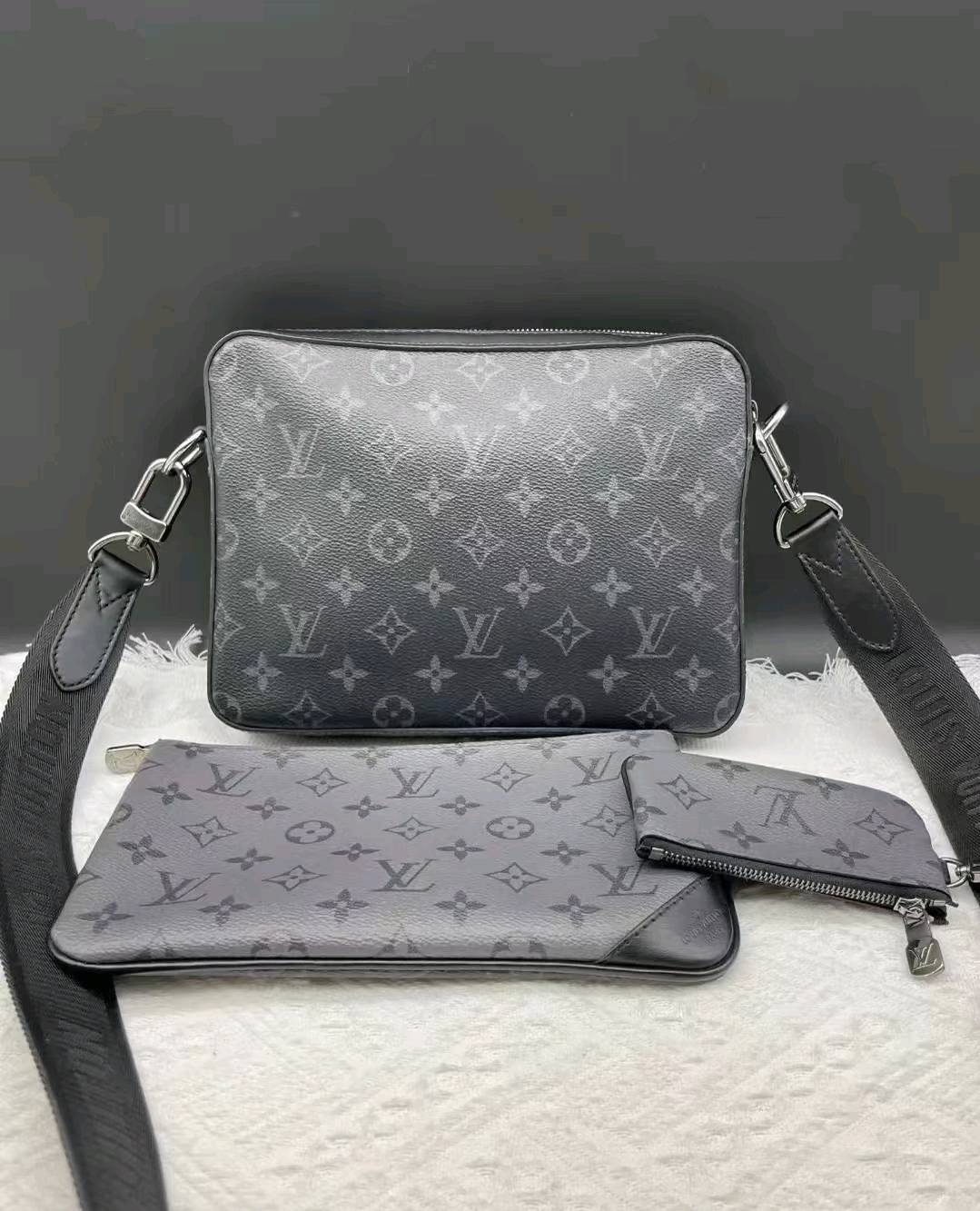 （Buy 3, pay for 2）Classic Monogram Trio Messenger Bag - A Fashion Must-Have 011