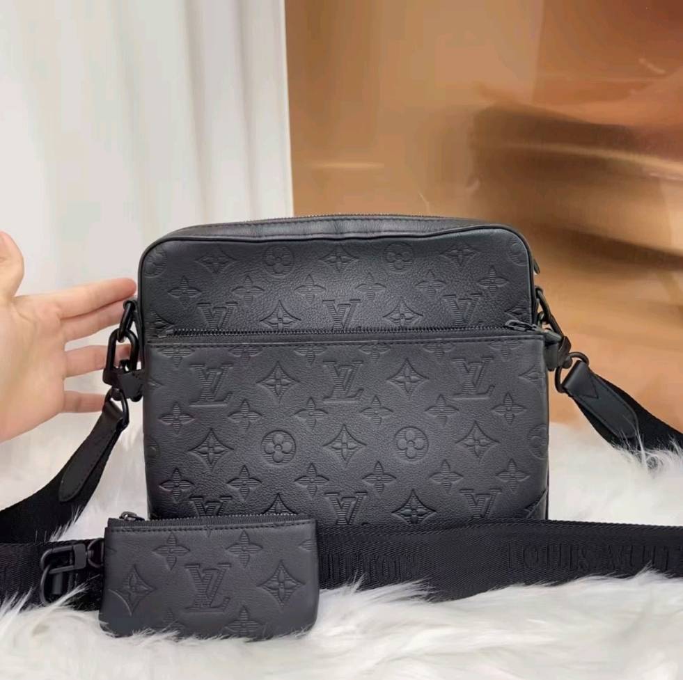 （Buy 3, pay for 2）Classic Monogram Trio Messenger Bag - A Fashion Must-Have 011