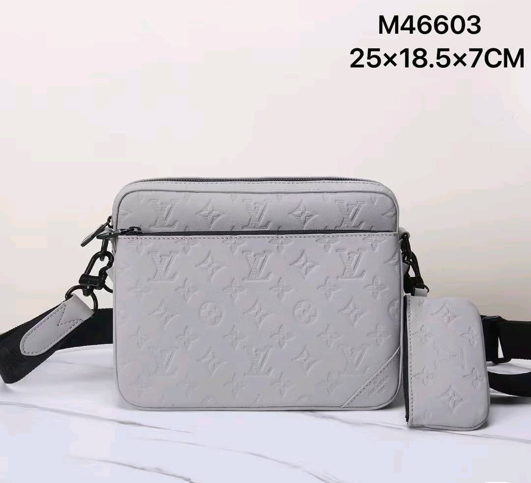 （Buy 3, pay for 2）Classic Monogram Trio Messenger Bag - A Fashion Must-Have 011