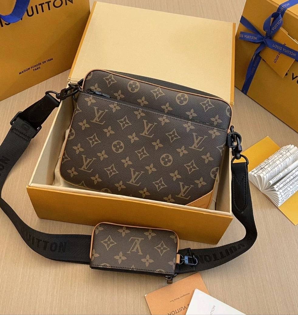 （Buy 3, pay for 2）Classic Monogram Trio Messenger Bag - A Fashion Must-Have 011