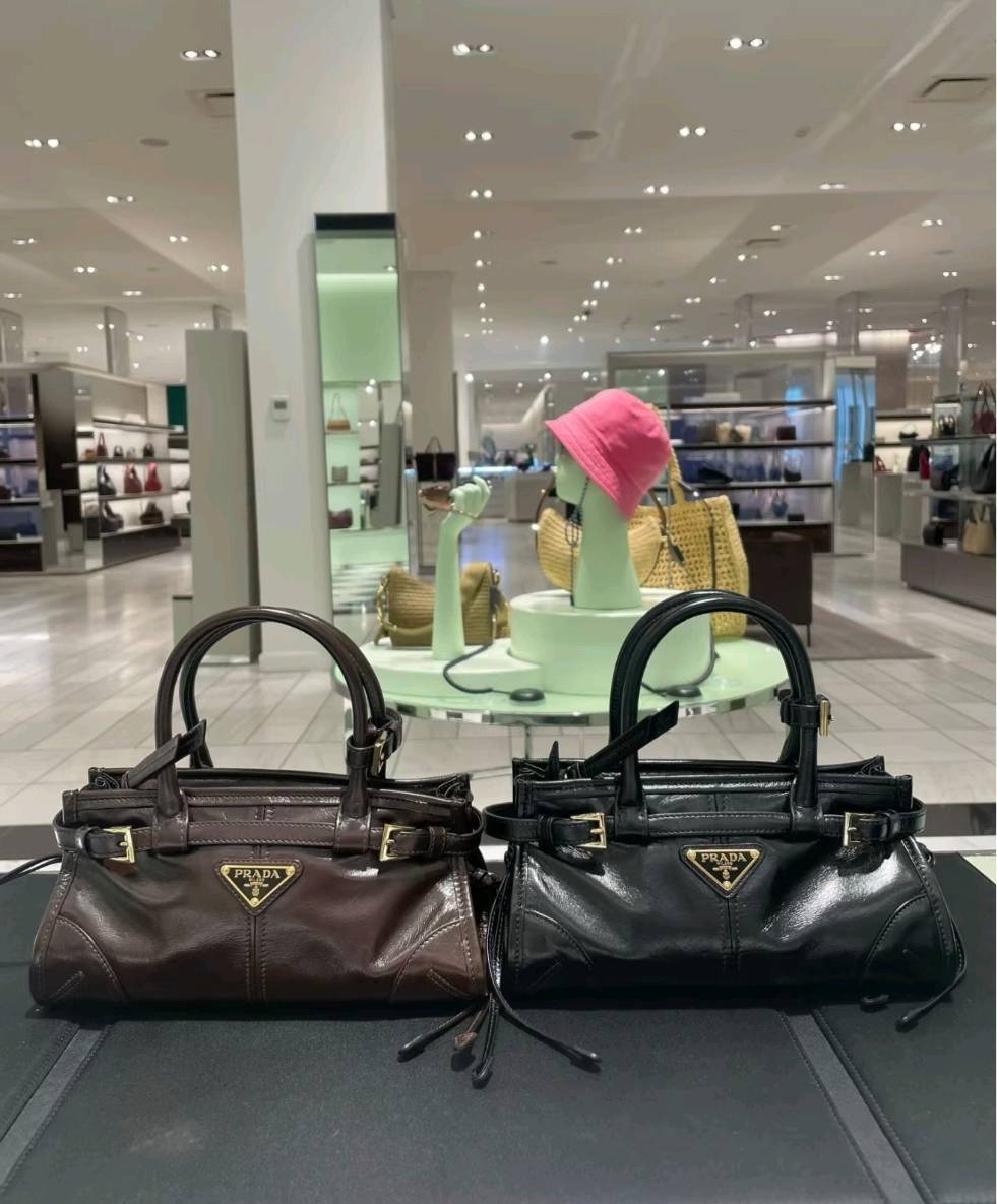 Bonnie leather mini handbag Black