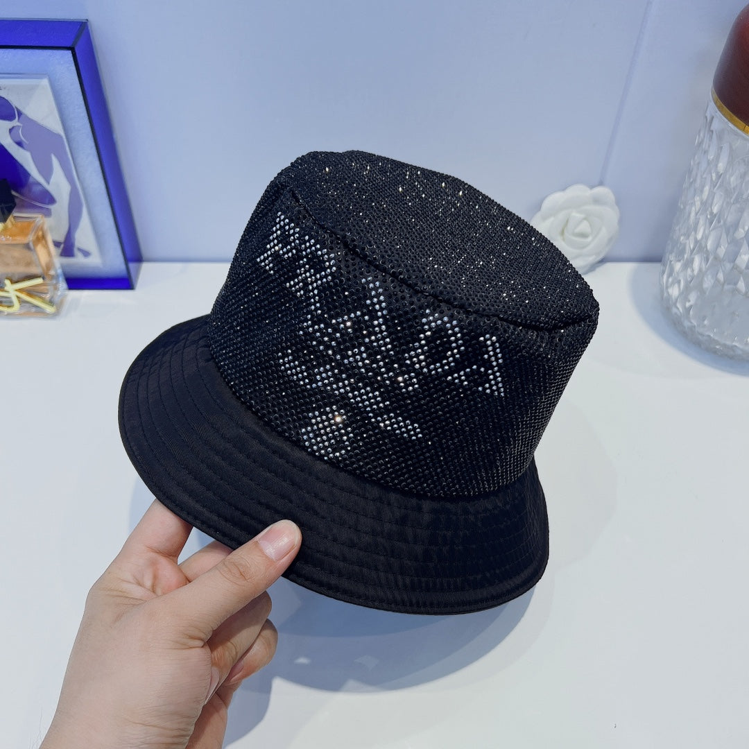 Chapeau de seau à la mode entièrement en cristal