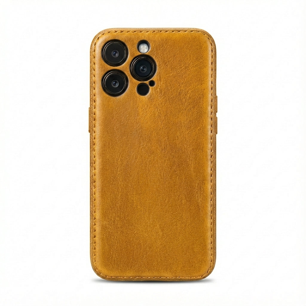 Handgefertigte iPhone-Hülle aus pflanzlich gegerbtem Leder von Kakavy – Vintage Patina Edition