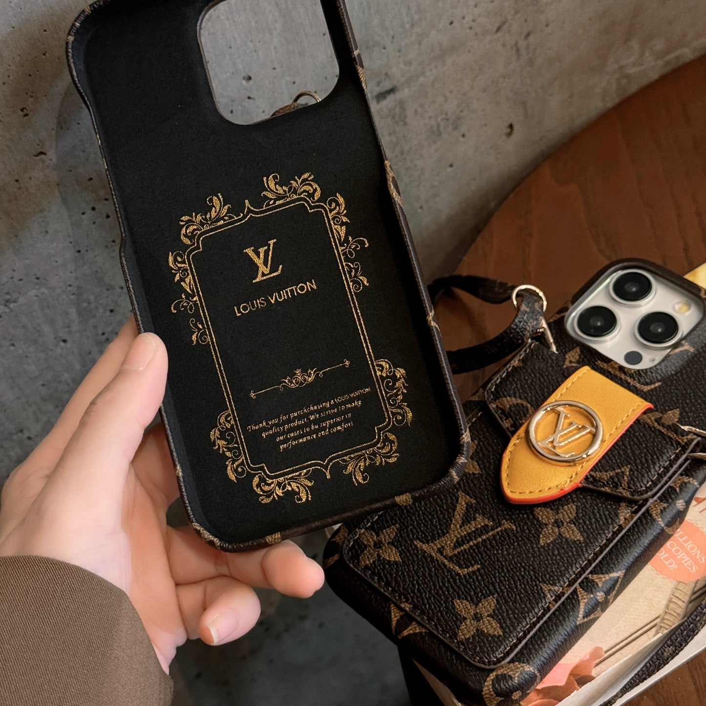 Étui pour iPhone avec chaîne de porte-cartes de luxe