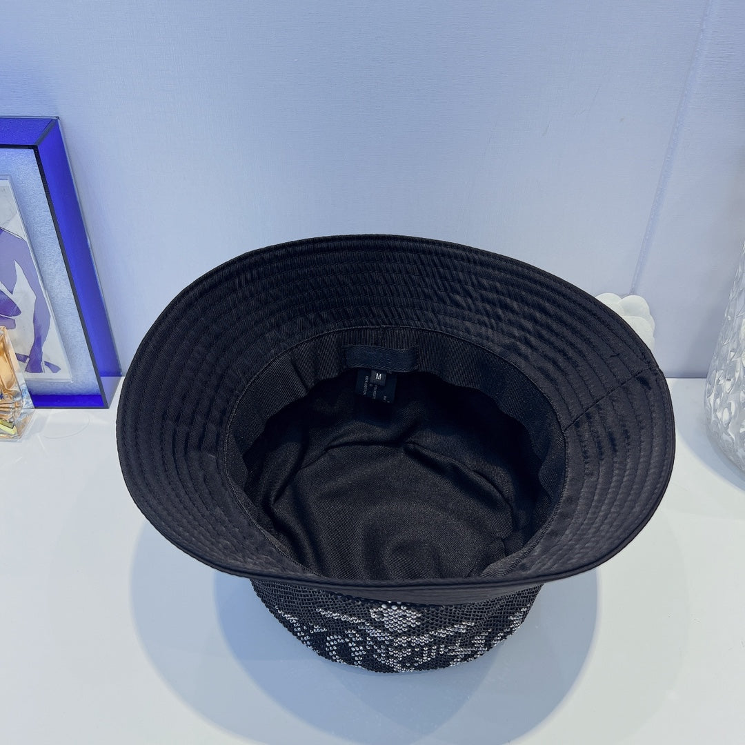 Chapeau de seau à la mode entièrement en cristal