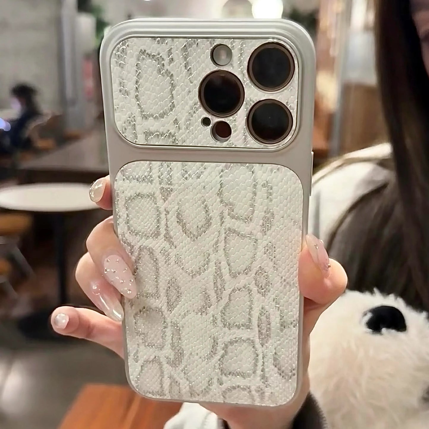 Luxuriöse iPhone-Hülle mit Schlangenhautstruktur