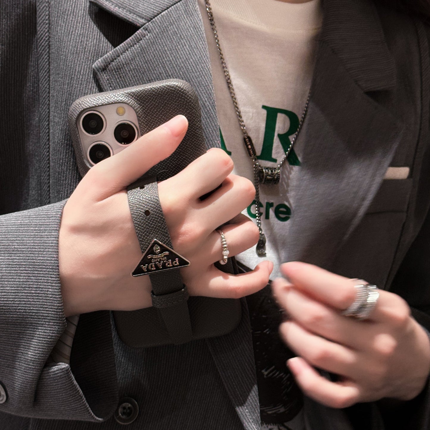 Luxuriöse iPhone-Hülle mit Ledergriff