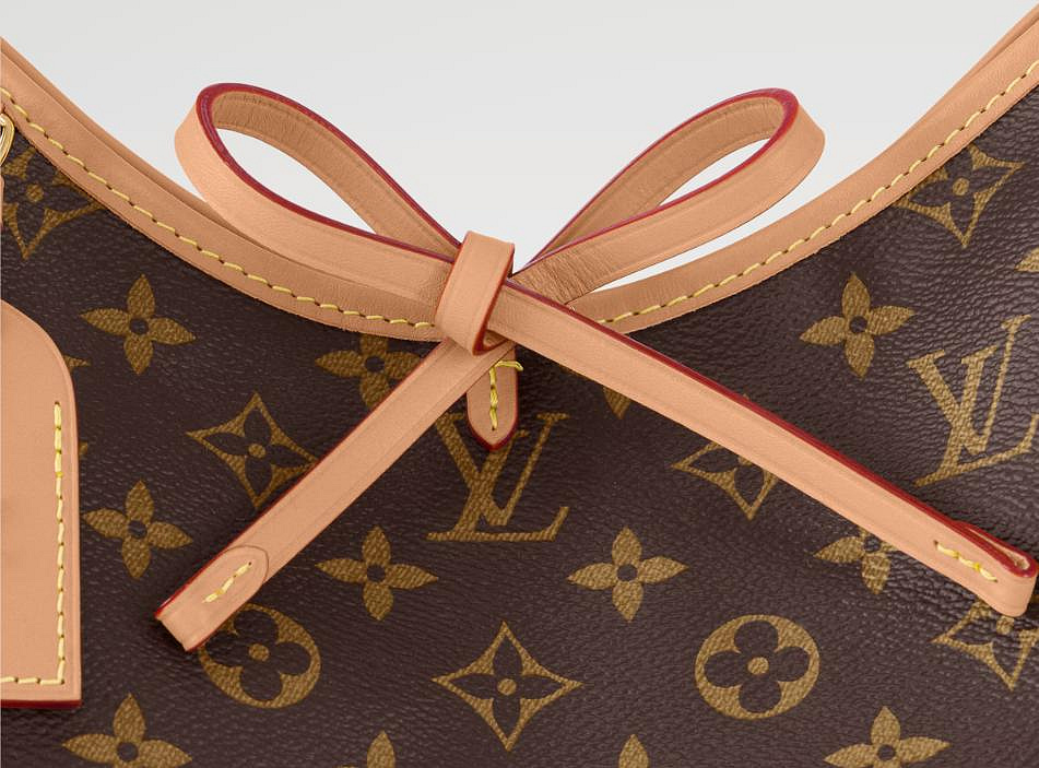 Premium Shoulder Bag: Essential for Modern Style