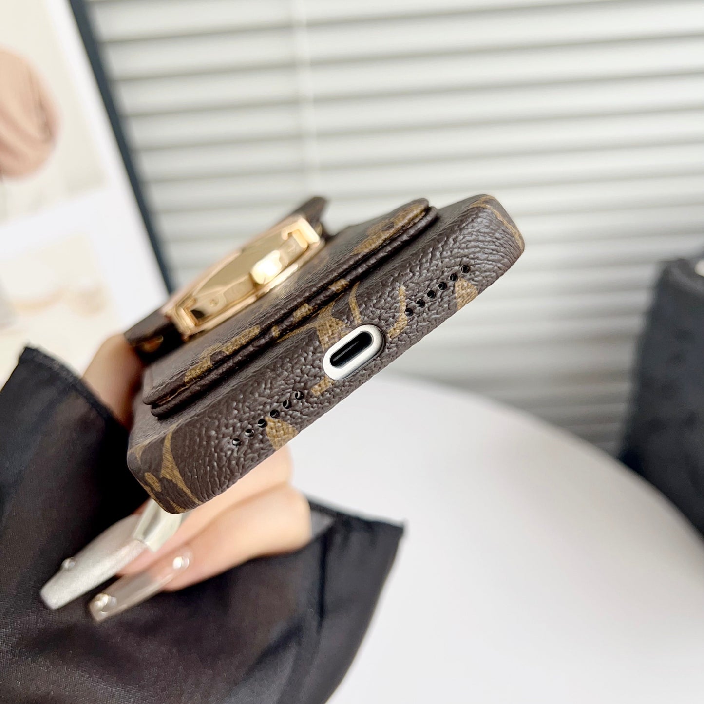 Étui pour iPhone à bandoulière de luxe avec poche pour cartes & Sangle amovible