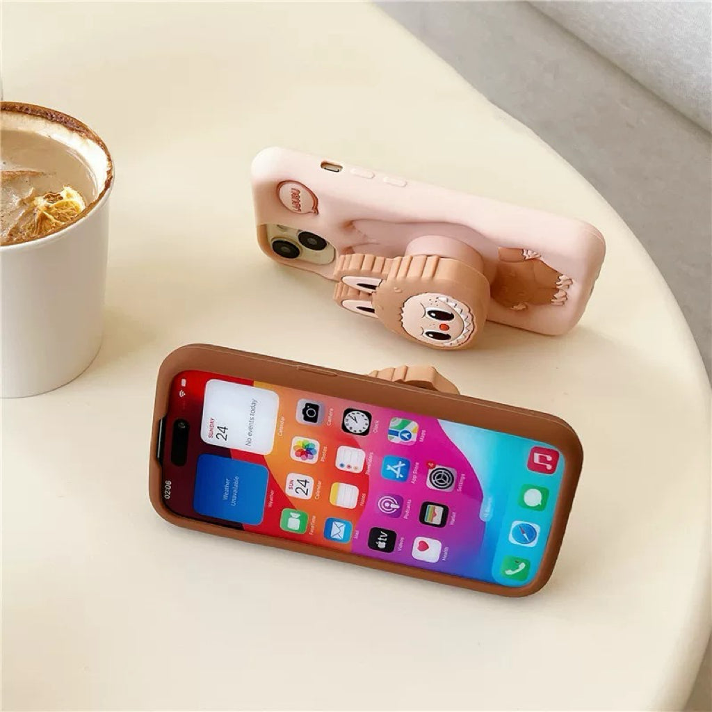 Aranyos rajzfilm Labubu Zimomo szilikon állvánnyal | Barna/rózsaszín - iPhone tok