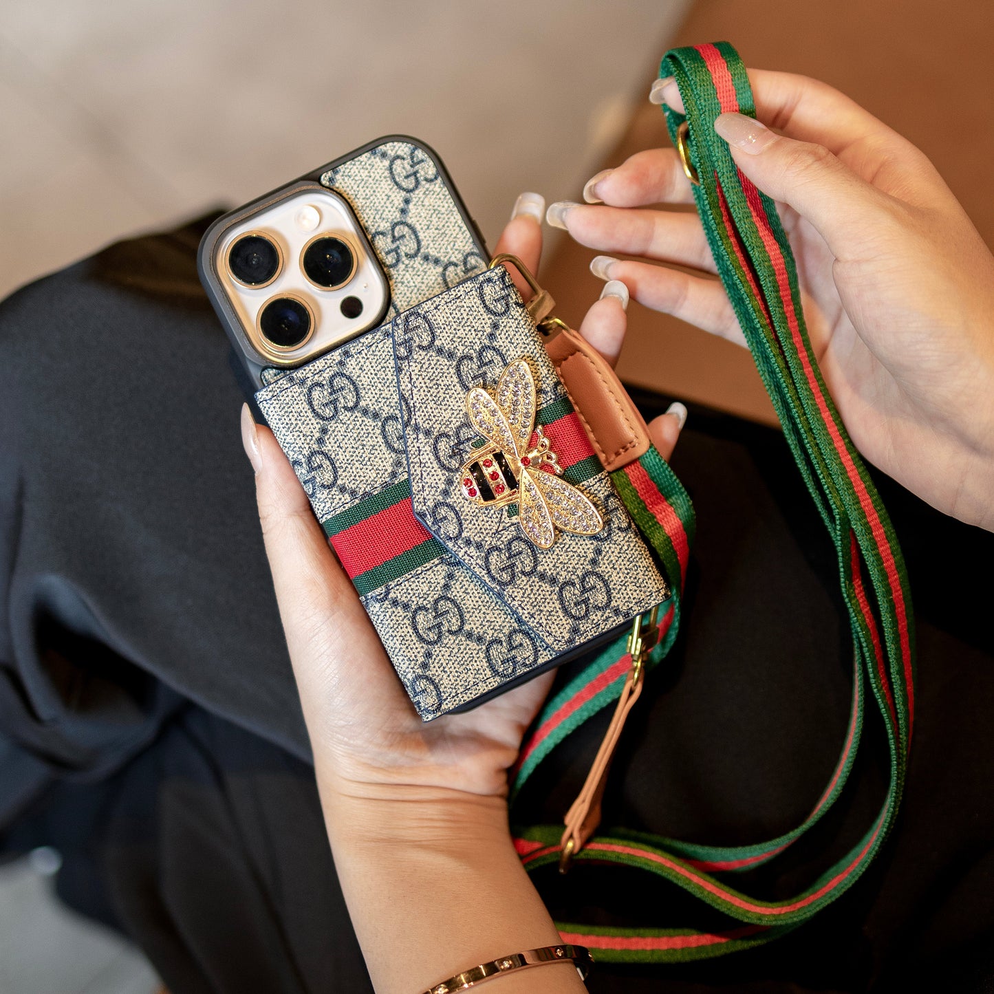 Premium Advanced Crossbody iPhone-etui med kortholder & skulderrem