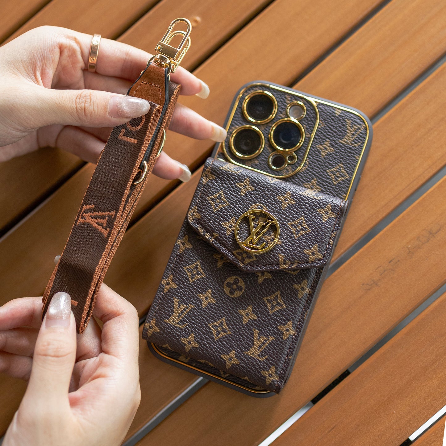 Klasika Lukso Kartposedanto iPhone-Kazo