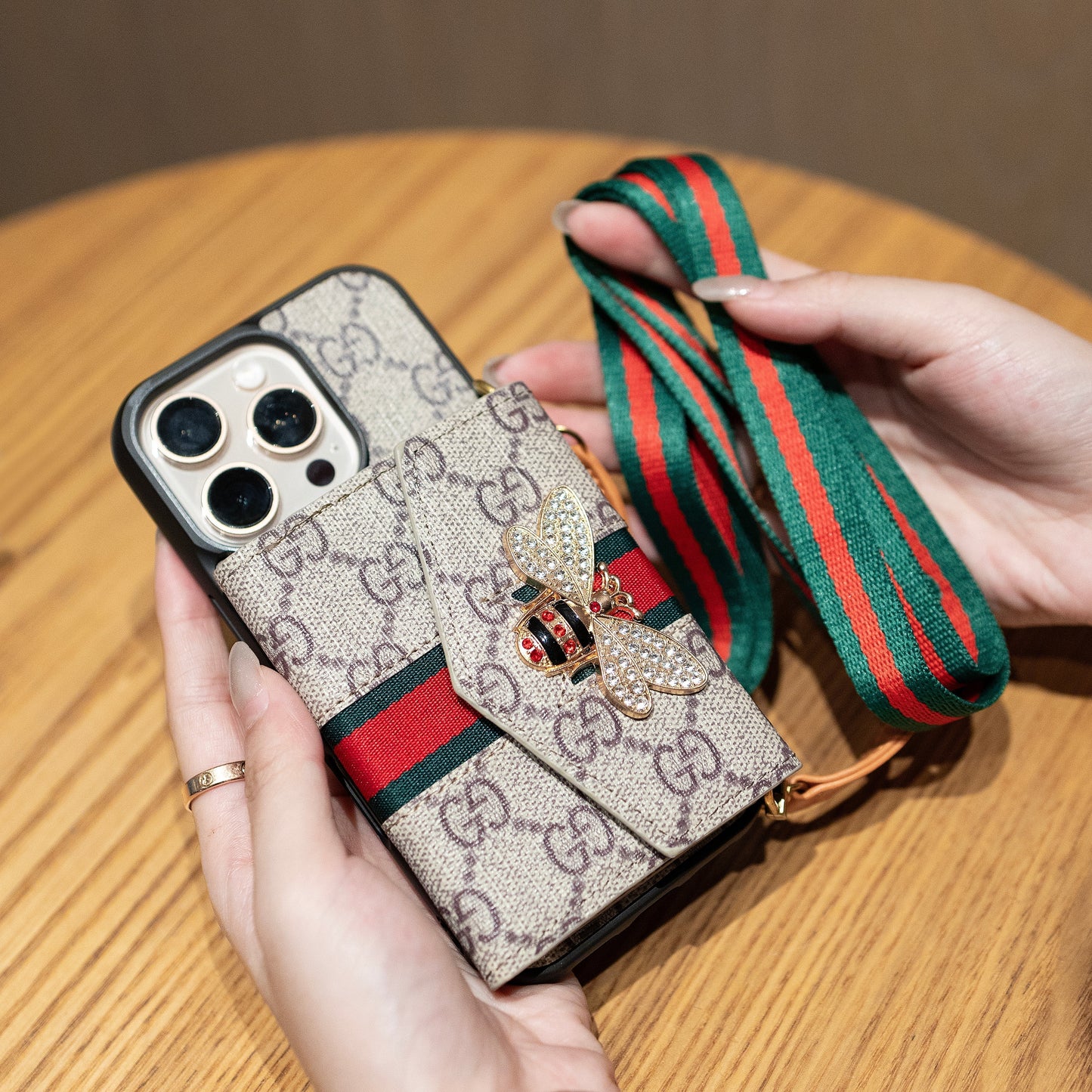 Premium Advanced Crossbody iPhone-etui med kortholder & skulderrem