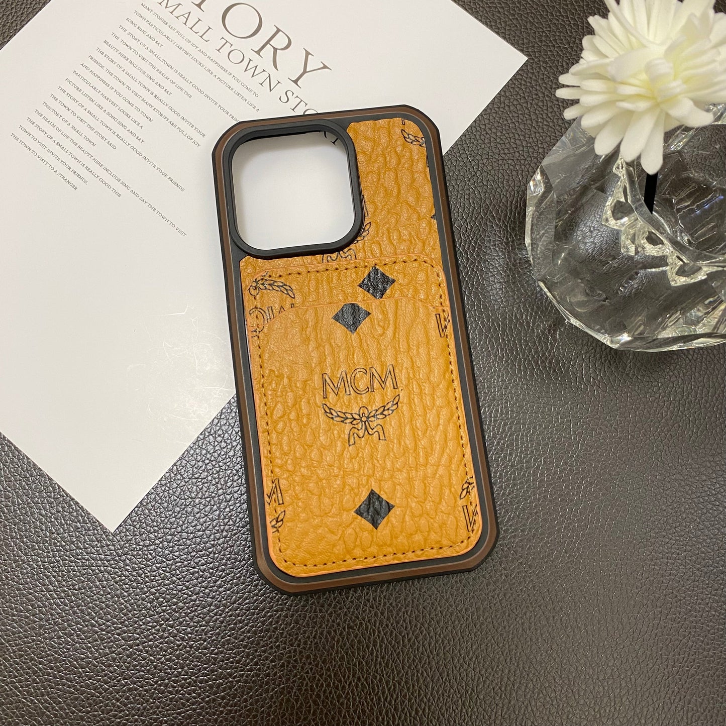 Étui pour iPhone MCM avec porte-cartes Jaune-MCK240603