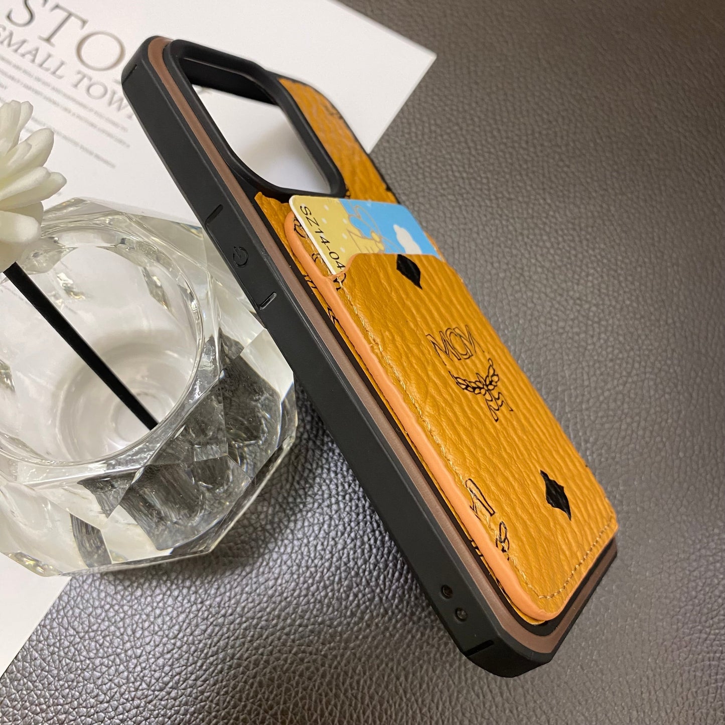 Étui pour iPhone MCM avec porte-cartes Jaune-MCK240603
