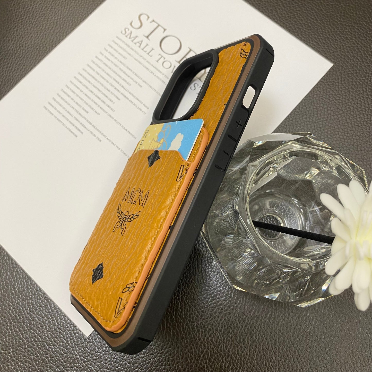 Étui pour iPhone MCM avec porte-cartes Jaune-MCK240603