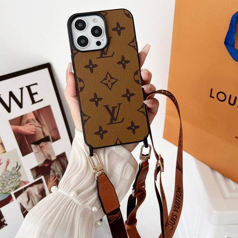 حافظة iPhone فاخرة باللون البني