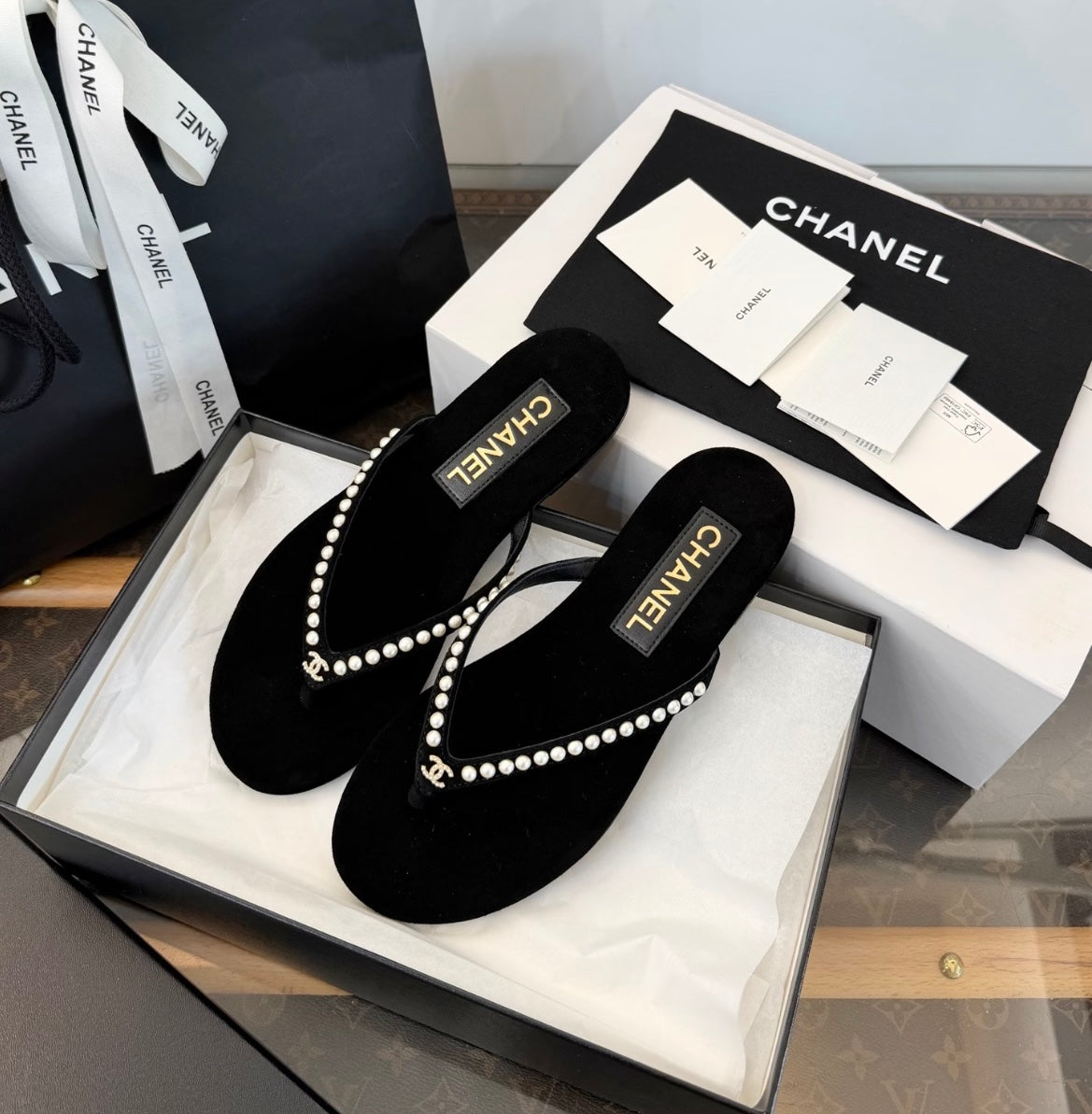 👡 Σικ &  Άνετες επίπεδες σαγιονάρες