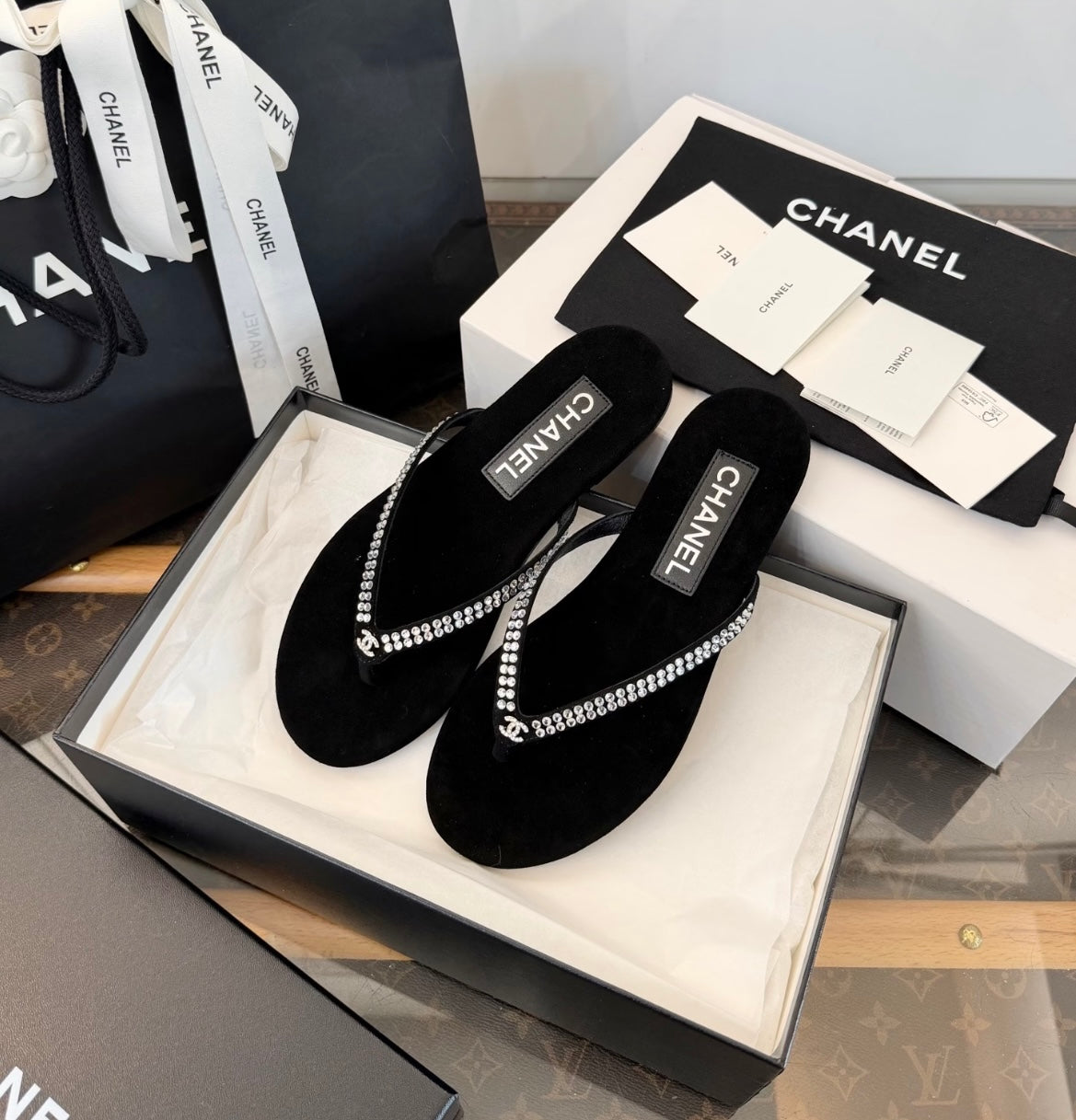 👡 Σικ &  Άνετες επίπεδες σαγιονάρες