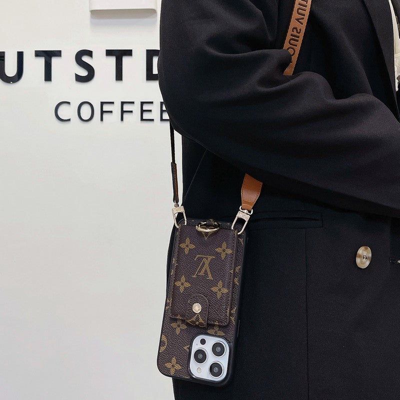Luxuriöse iPhone-Hülle mit Kartenetui und klassischer Kette
