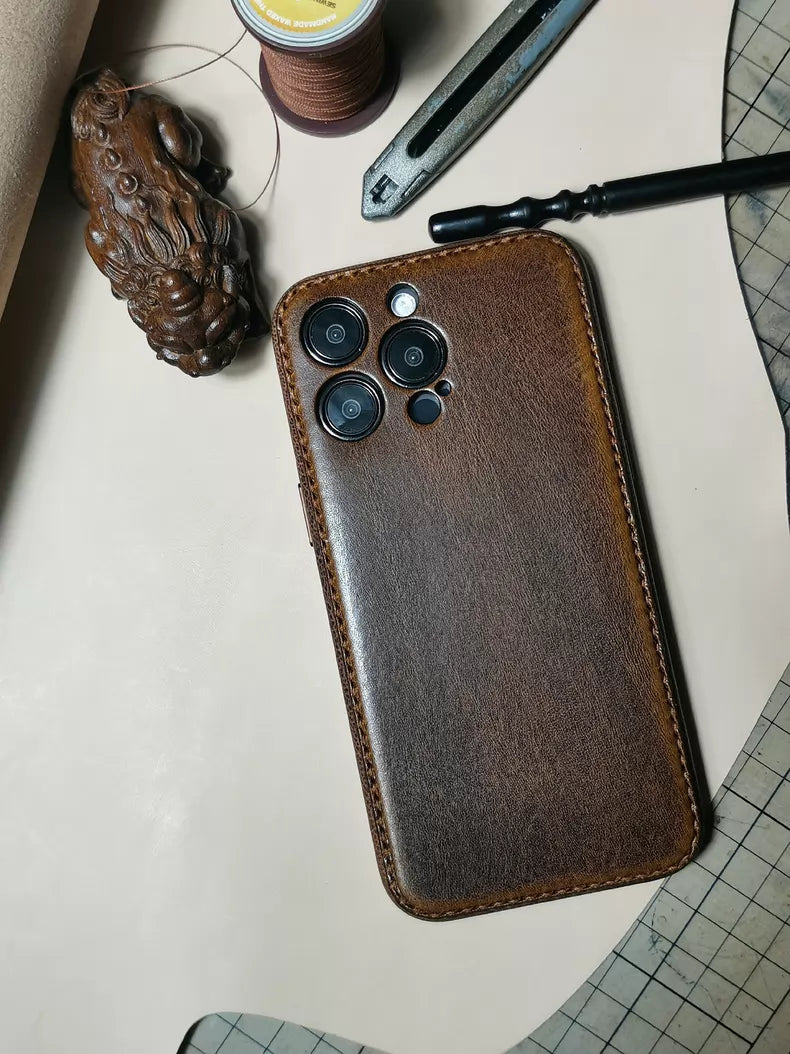 Kakavy Handcrafted Vegetable-Tanned Leather iPhone Case – Vintage Patina Edition