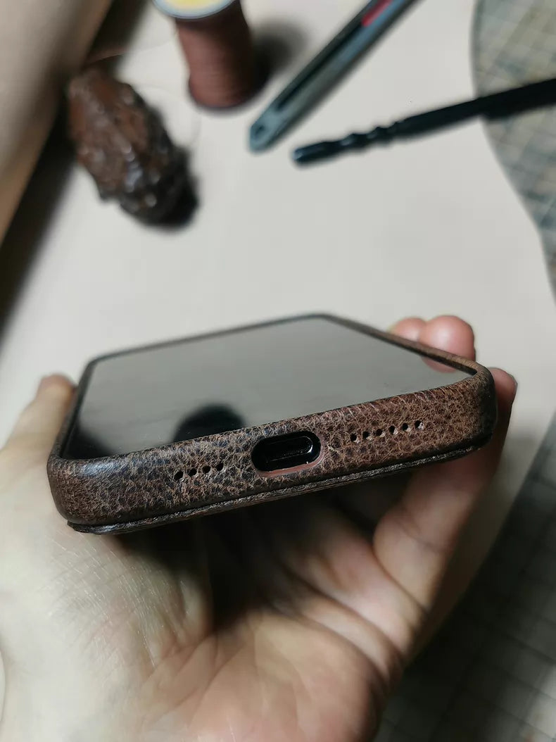 Kakavy Handcrafted Vegetable-Tanned Leather iPhone Case – Vintage Patina Edition