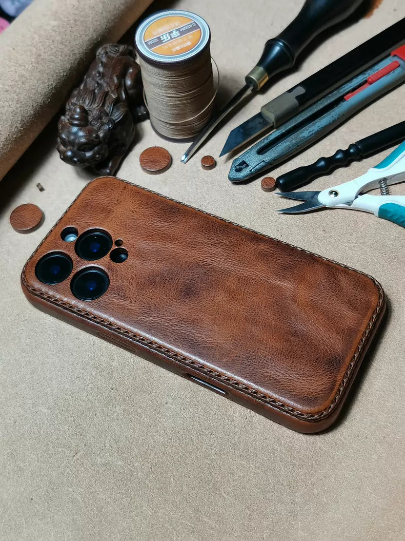 Kakavy Handcrafted Vegetable-Tanned Leather iPhone Case – Vintage Patina Edition