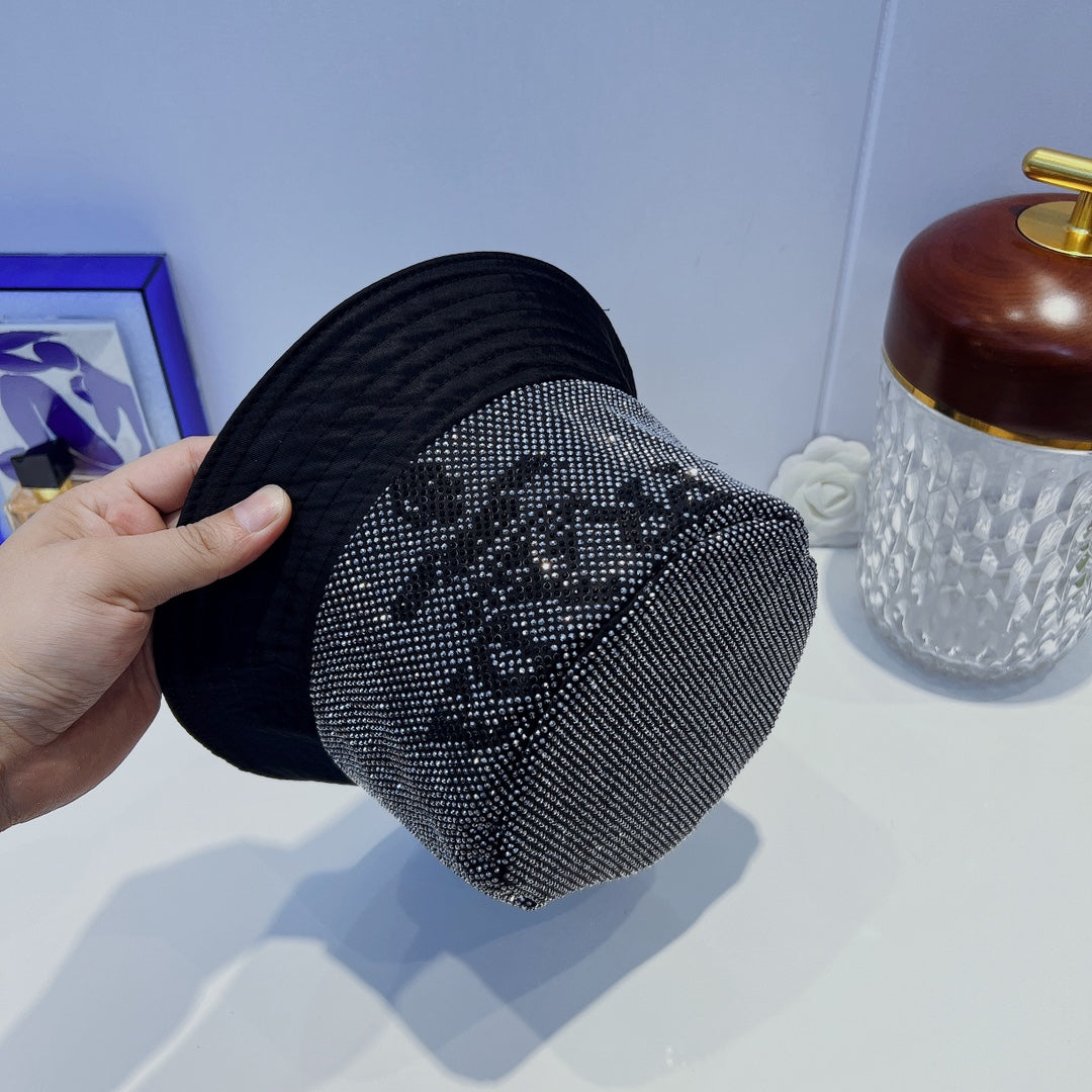 Chapeau de seau à la mode entièrement en cristal