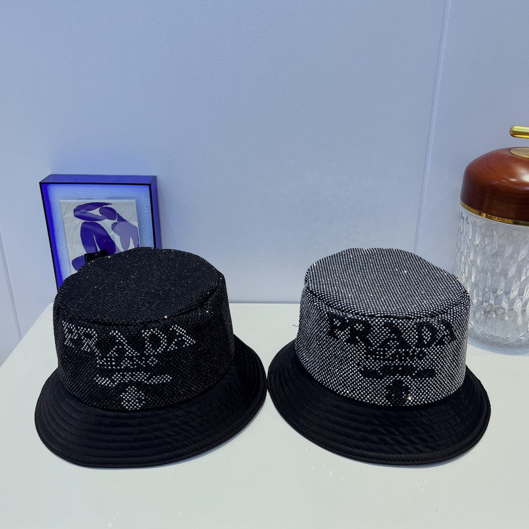 Chapeau de seau à la mode entièrement en cristal