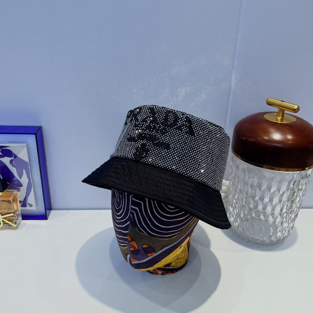Chapeau de seau à la mode entièrement en cristal