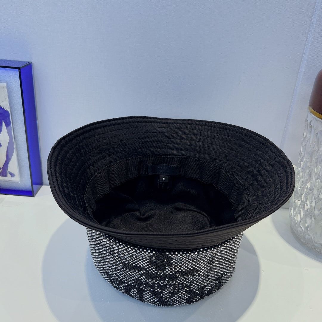 Chapeau de seau à la mode entièrement en cristal