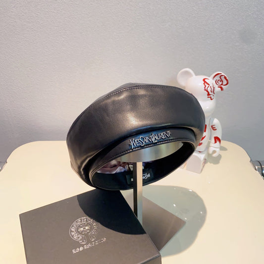 Elegant baret i læder med småsten | Luksus designerhat