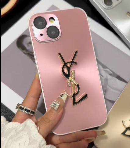 Elegante iPhone-Hülle „Letter Shine x Mono“.