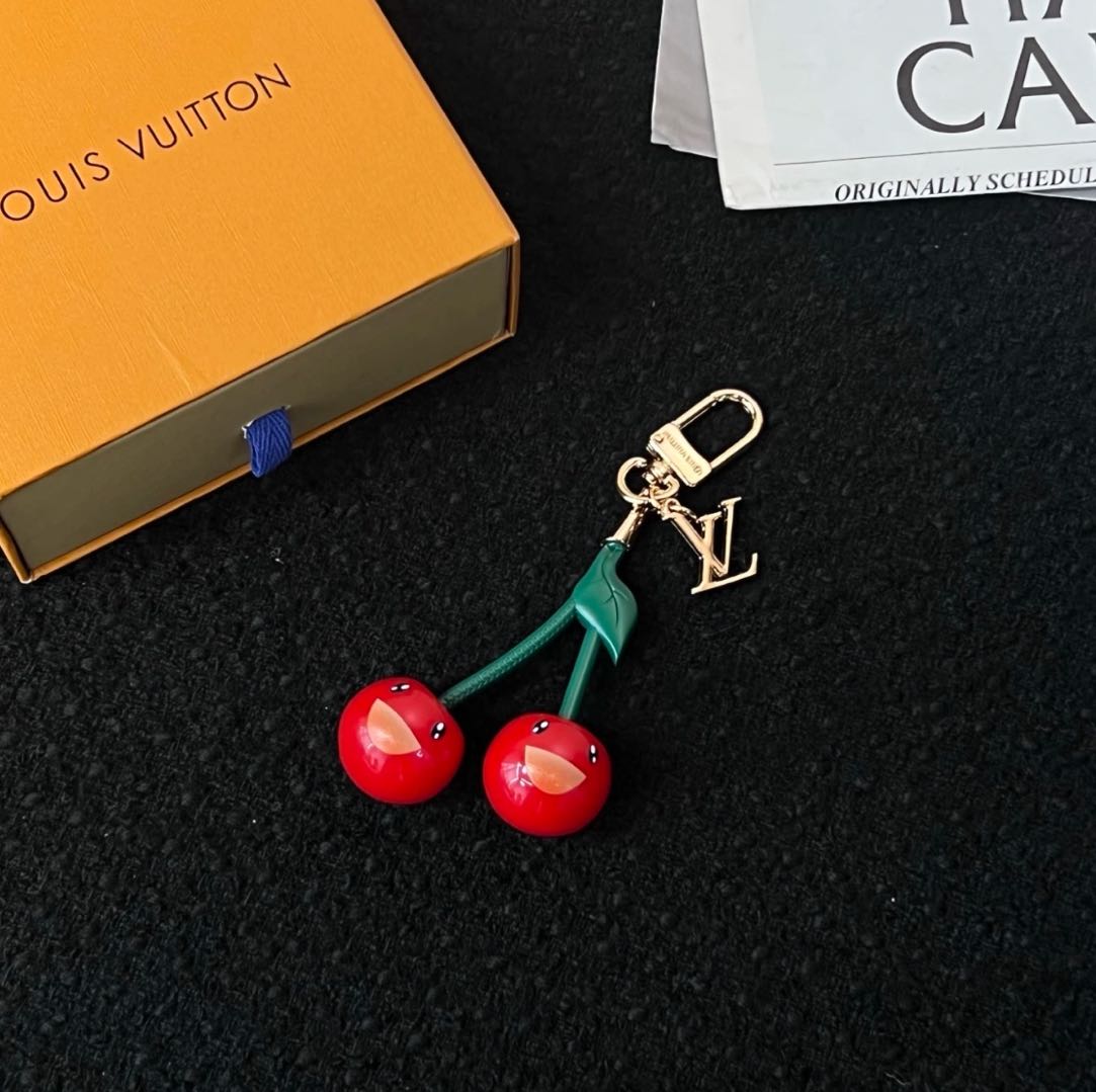 🌟 L-Cseresznye kulcstartó: Aranyos + Luxus, Minden Egyben 🍒✨